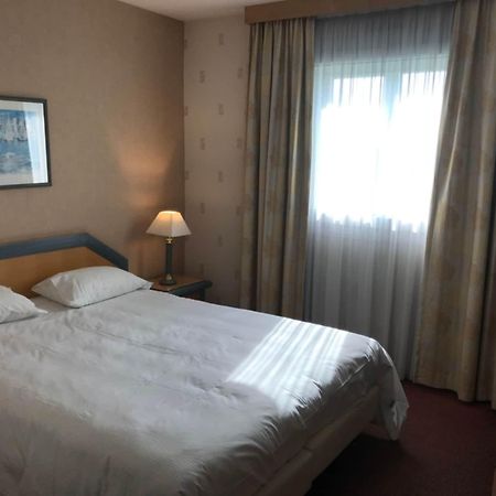 Le Manoir Hotel Orchies Bagian luar foto