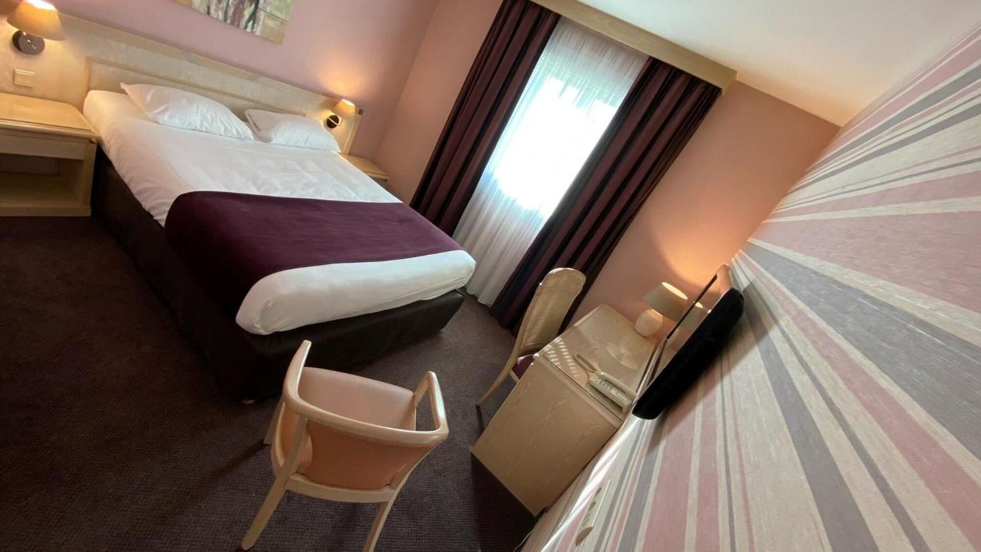 Le Manoir Hotel Orchies Bagian luar foto