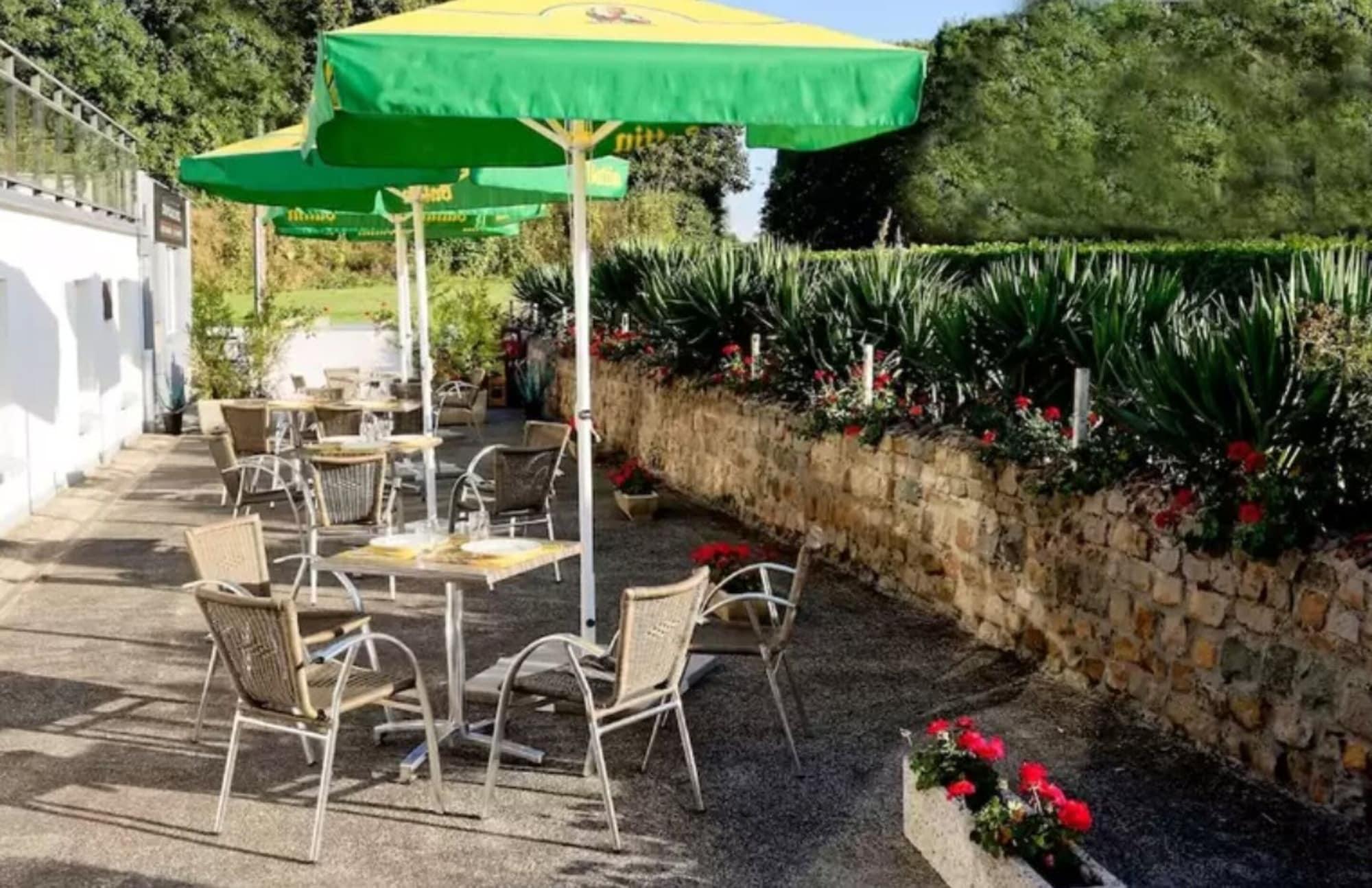 Le Manoir Hotel Orchies Bagian luar foto