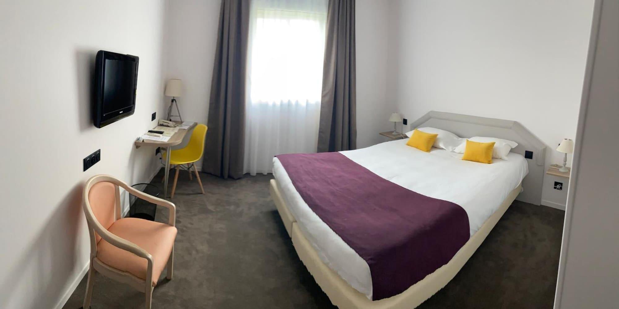 Le Manoir Hotel Orchies Bagian luar foto