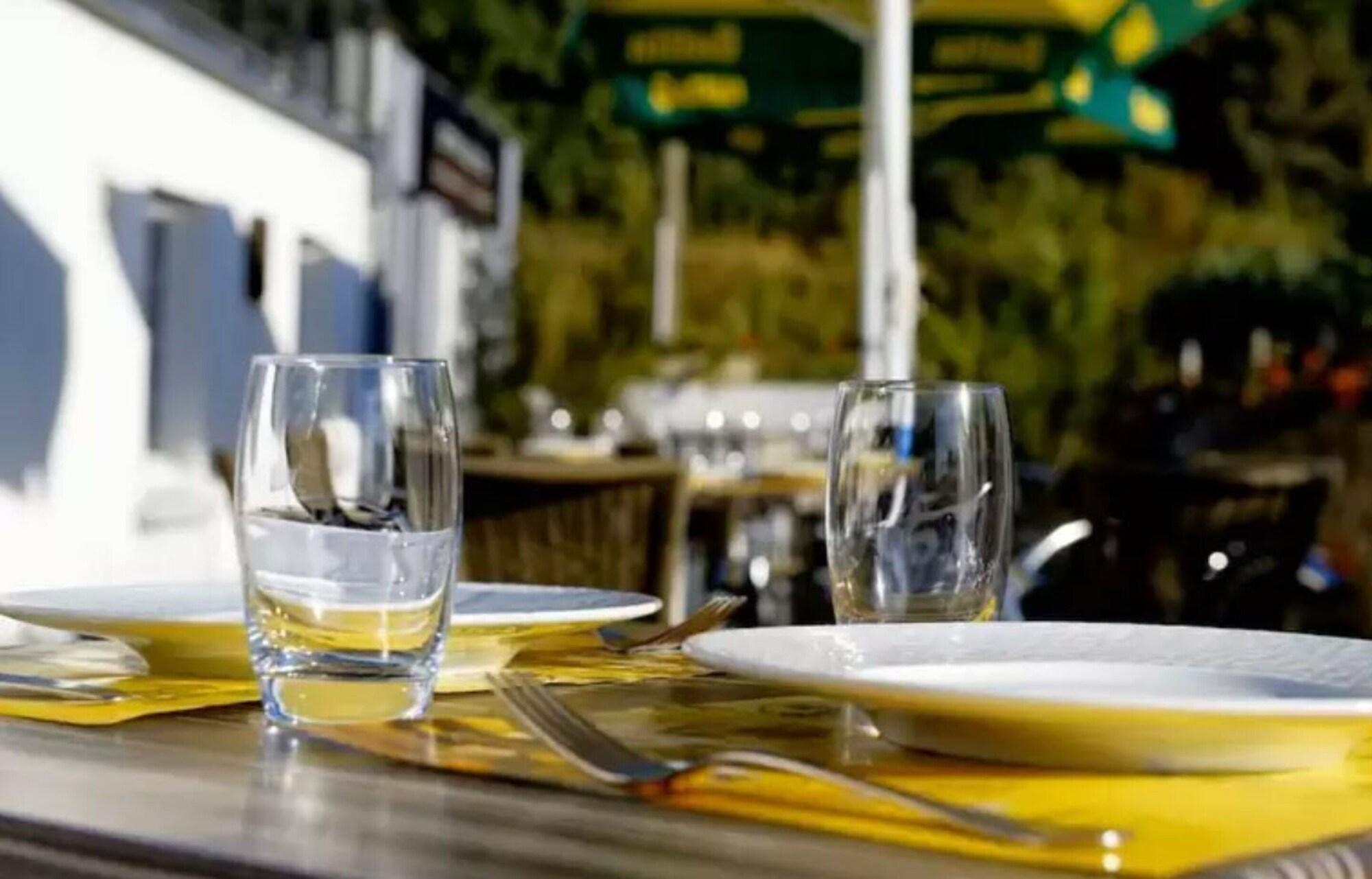 Le Manoir Hotel Orchies Bagian luar foto
