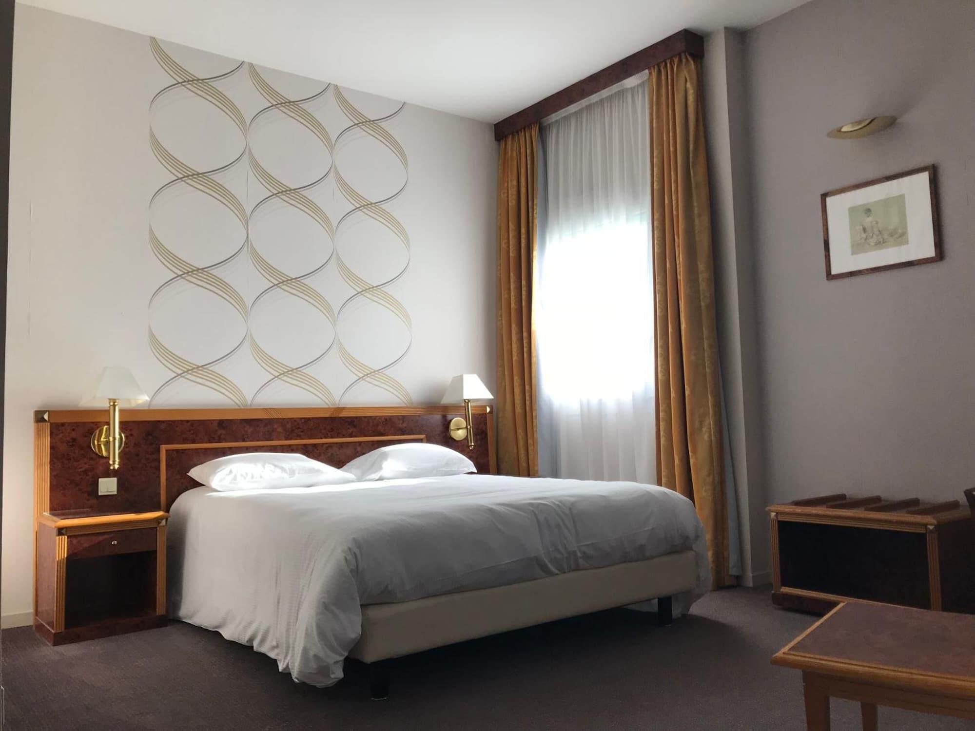 Le Manoir Hotel Orchies Bagian luar foto