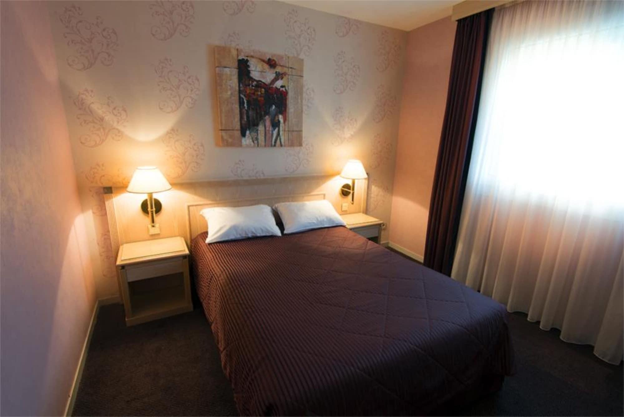 Le Manoir Hotel Orchies Bagian luar foto